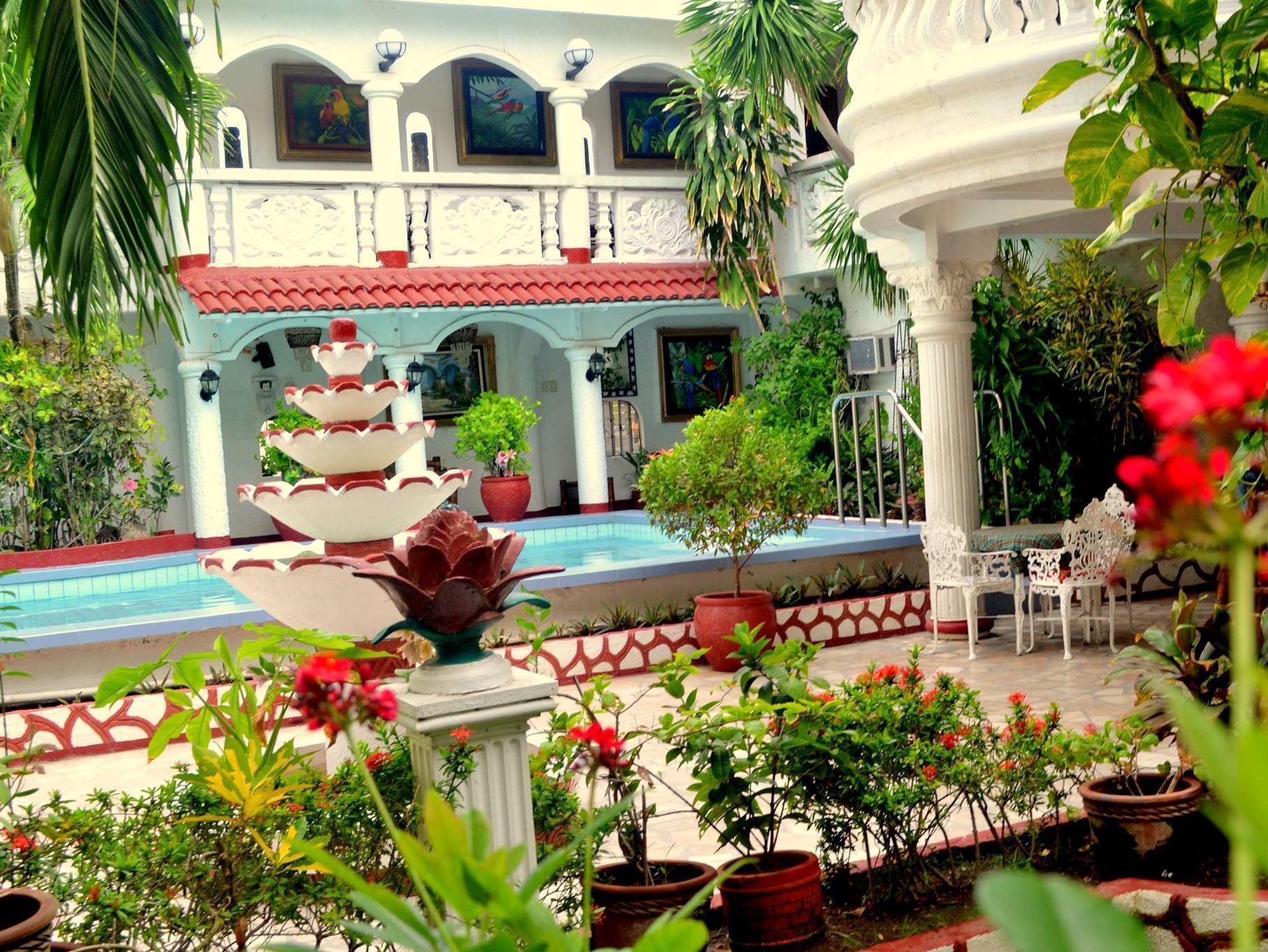 White Castle Hotel And Resort Balibago Exterior foto