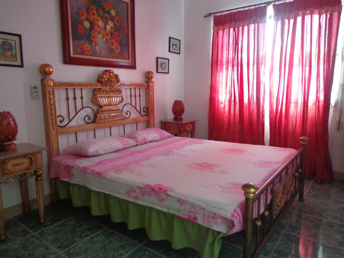 White Castle Hotel And Resort Balibago Exterior foto
