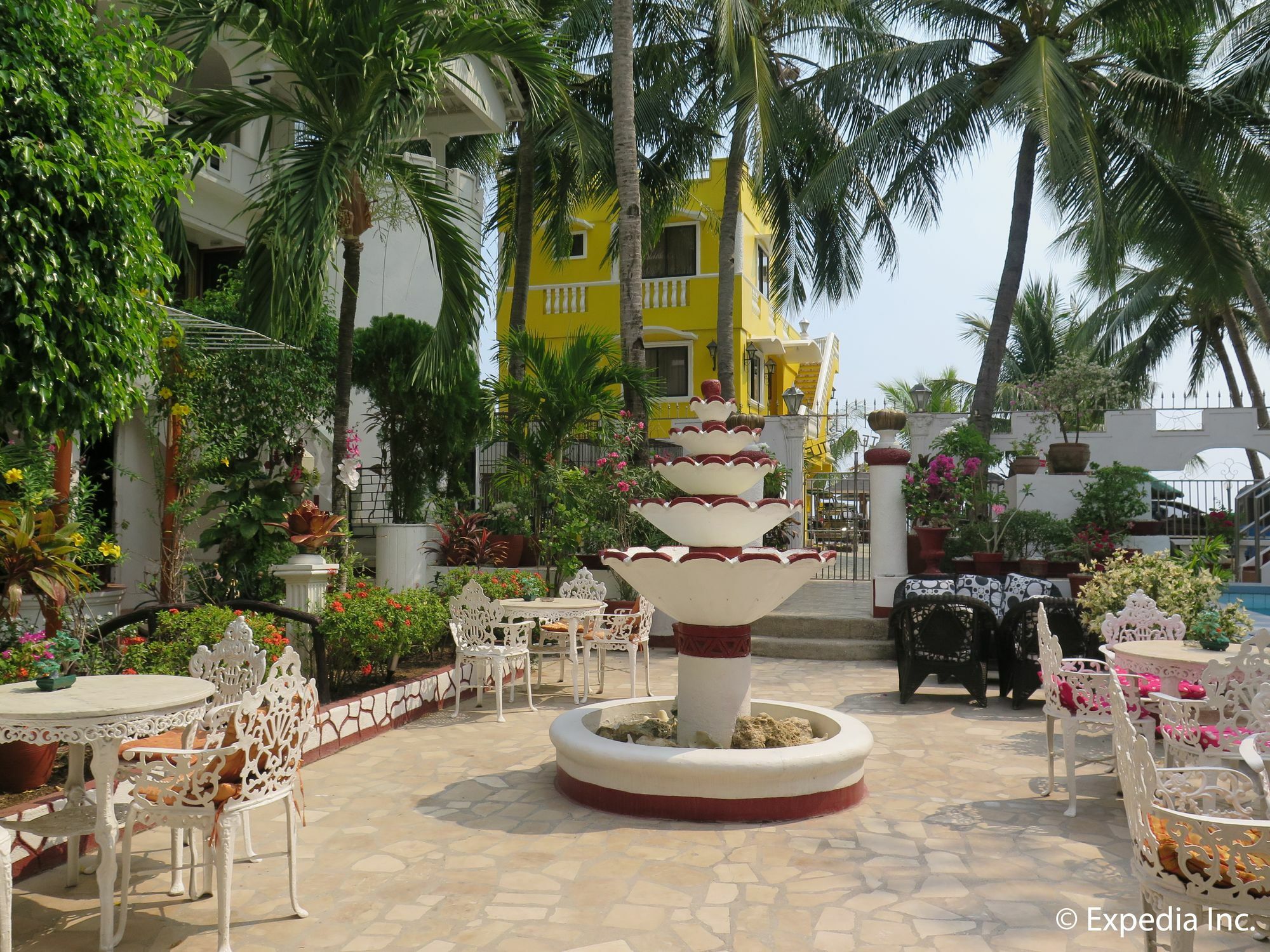White Castle Hotel And Resort Balibago Exterior foto