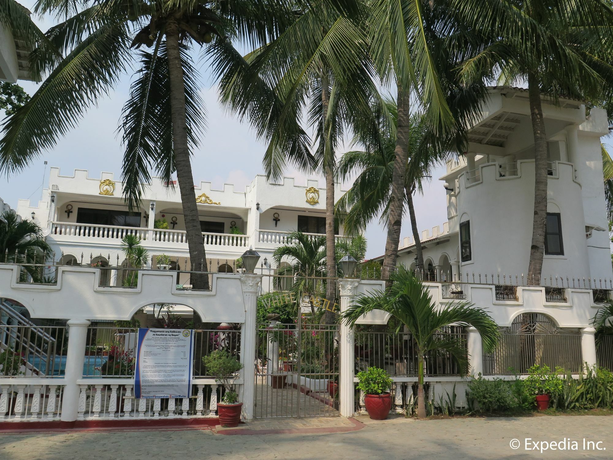 White Castle Hotel And Resort Balibago Exterior foto