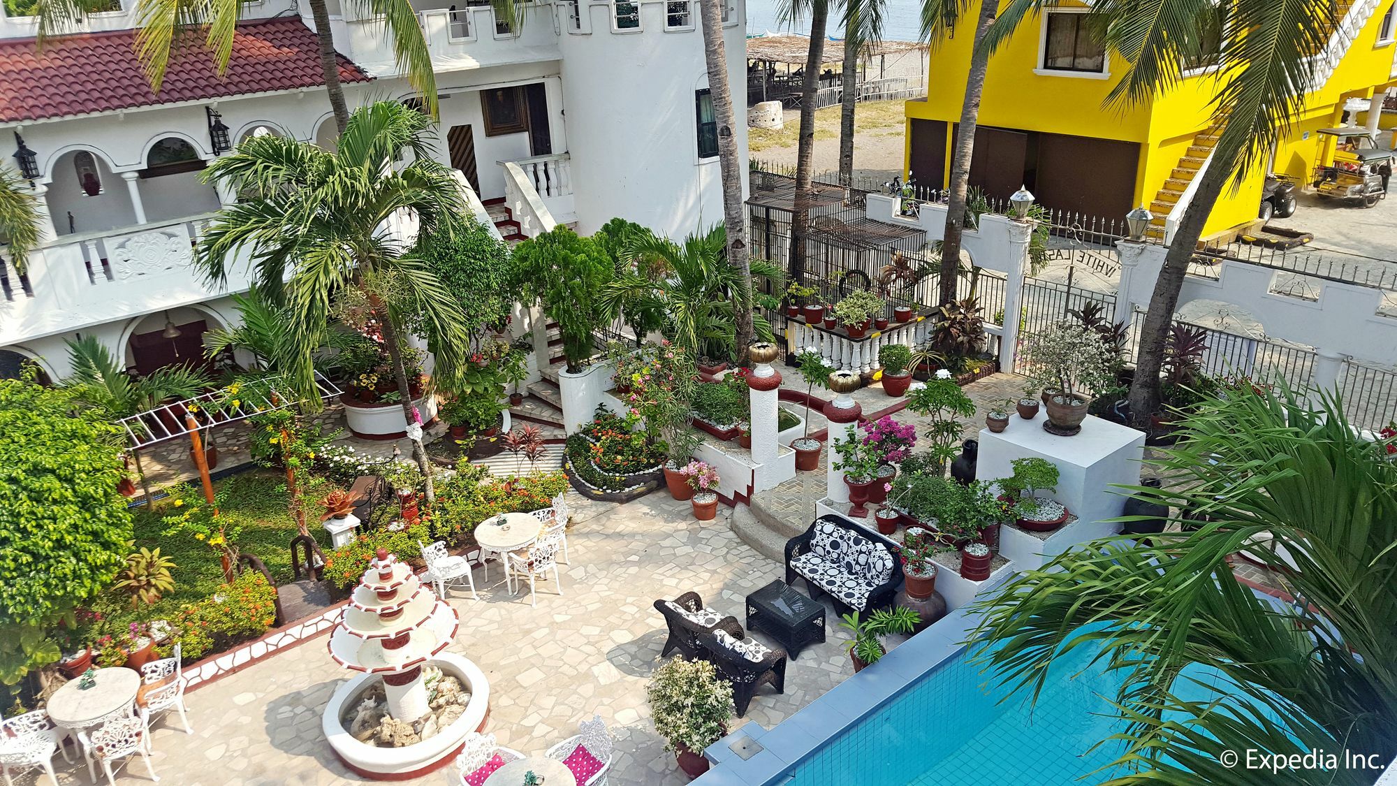 White Castle Hotel And Resort Balibago Exterior foto