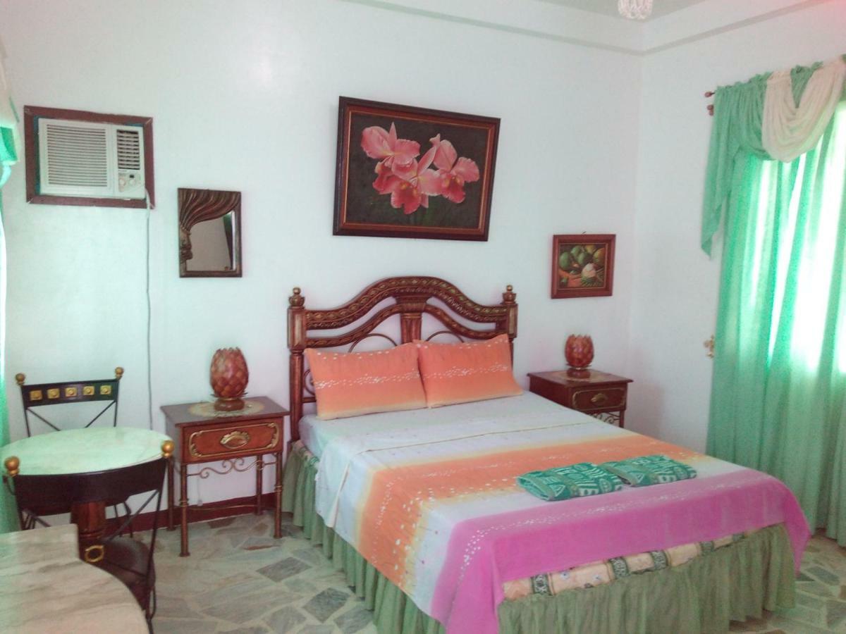 White Castle Hotel And Resort Balibago Exterior foto